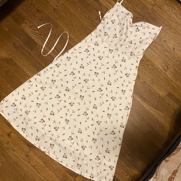 Open back floral midi dress - Picture 3 of 7